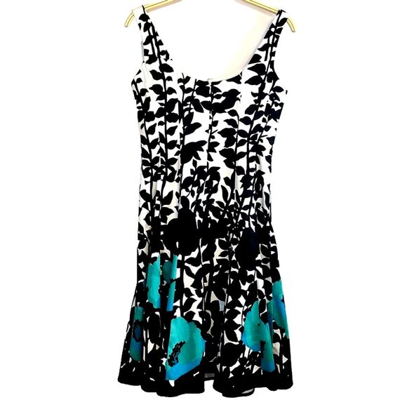 Nine West Fit & Flair Dress Size 4 White Black Blue Floral Orchid - Picture 4 of 10